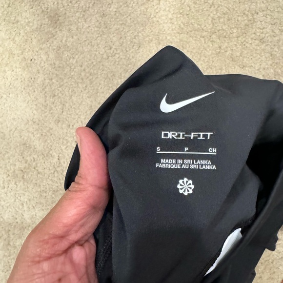 NWT Nike Dri Fit VCU Rams branded leggings - Picture 3 of 4